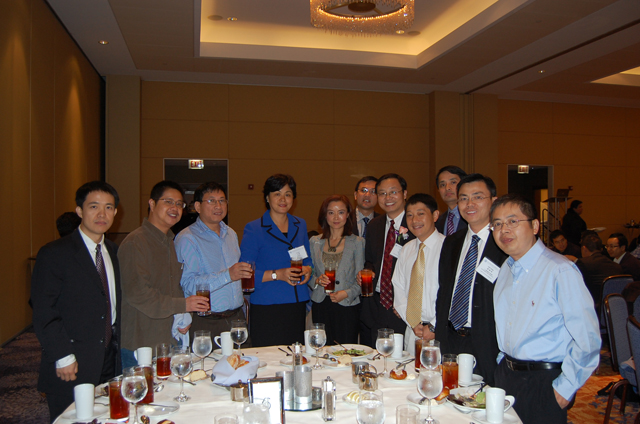美国中西部湖南同乡会成员与湖南省副省长甘霖共进午餐